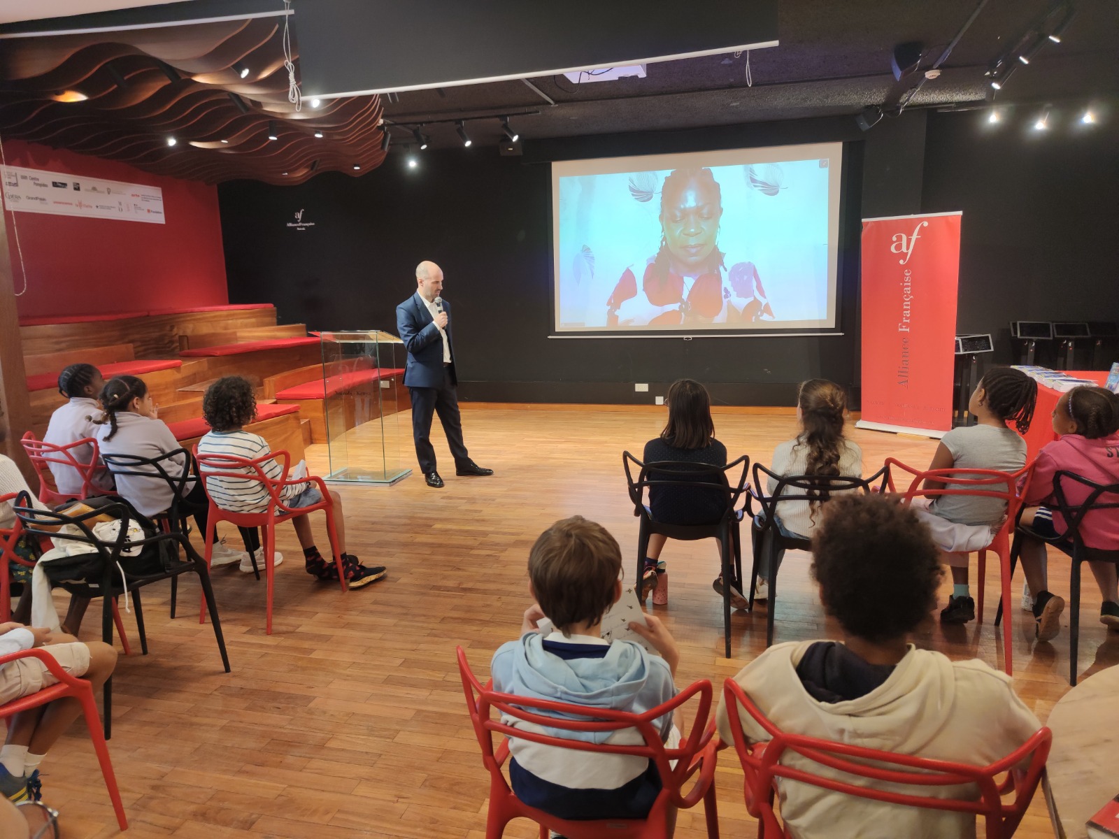 CM1-CM2 students from the Lycée Français Denis Diderot de Nairobi during the launch of the poetry collection Light and Shadows at Alliance Française Nairobi.